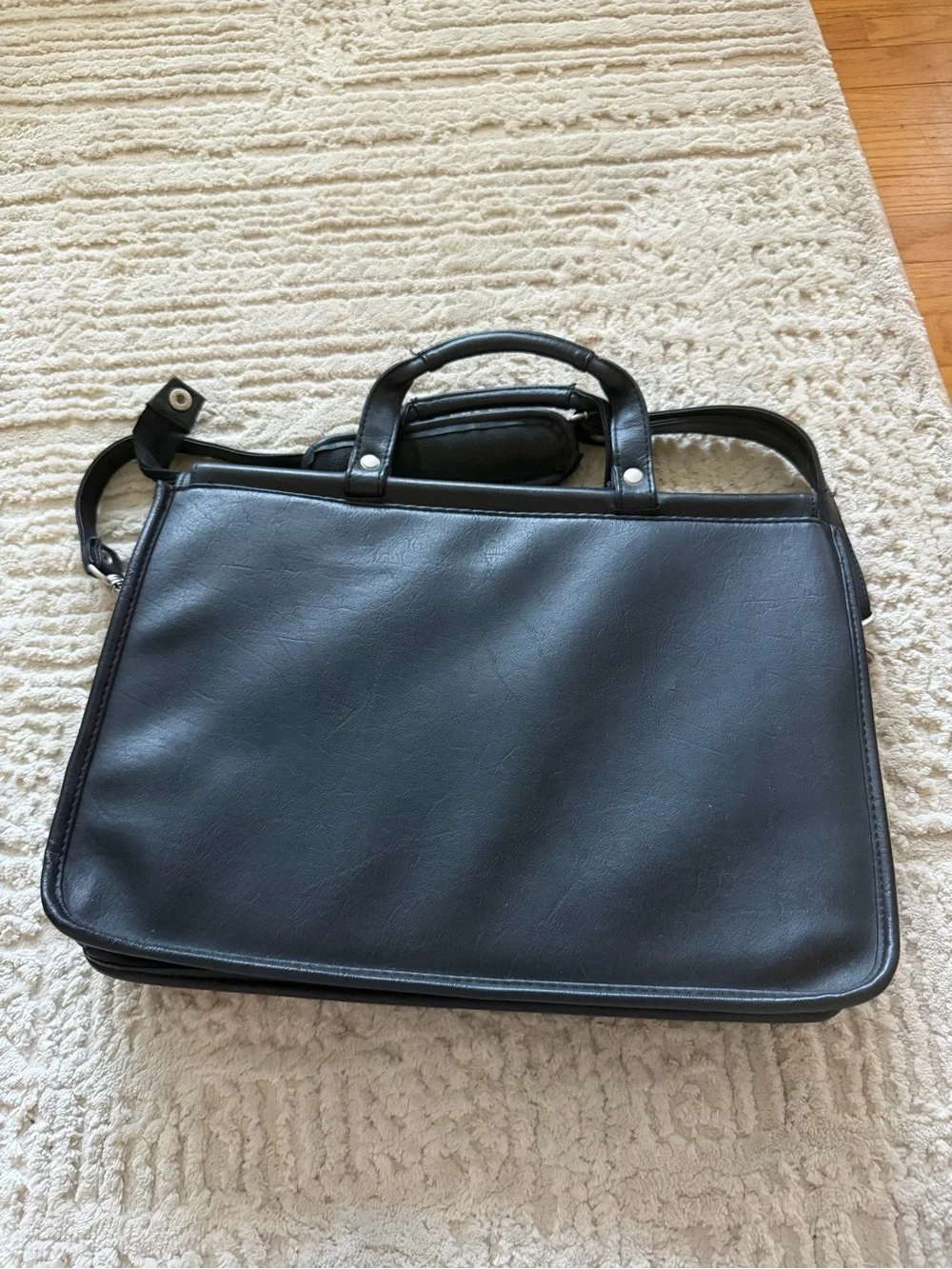 US Luggage New York Classic Black Leather Briefcase